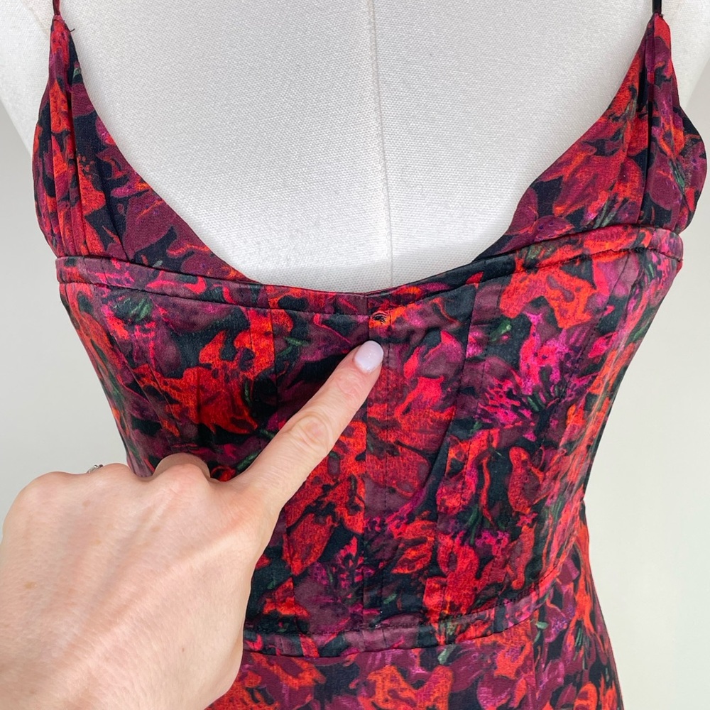 Cinq à Sept Stargazer Lillies Glenda Gown, 0 - Picture 8 of 17
